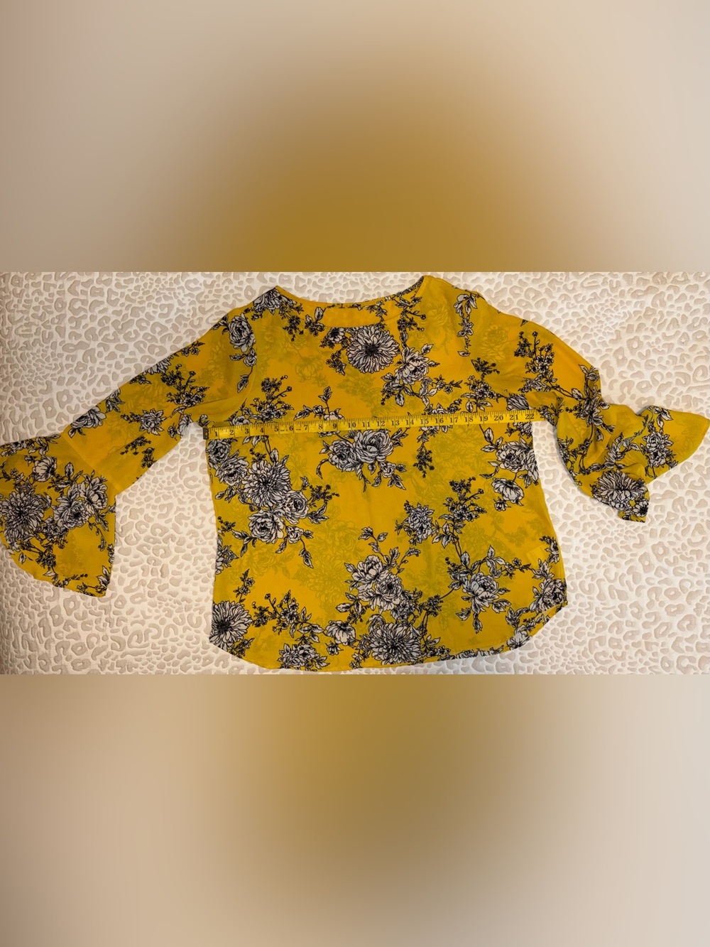 Yellow Floral Blouse with Black & White Bouquet Print. Size L - Picture 3 of 5